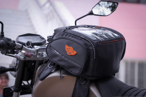 Jaws Magnetic 28L Tank Bag with Rain Cover - Image 3